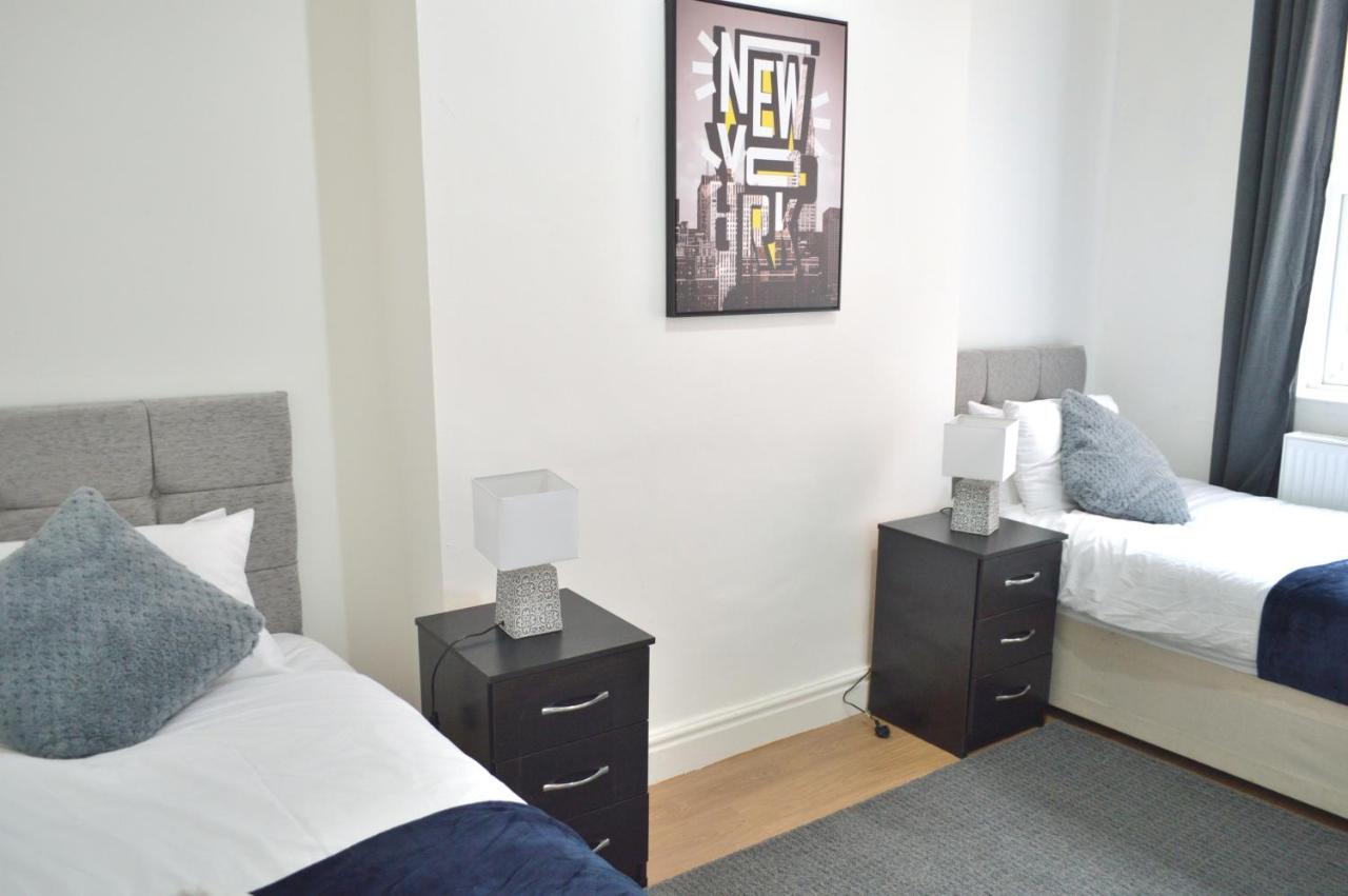 Beautiful Two-Bed Apartment With Driveway Parking Nottingham Exterior foto